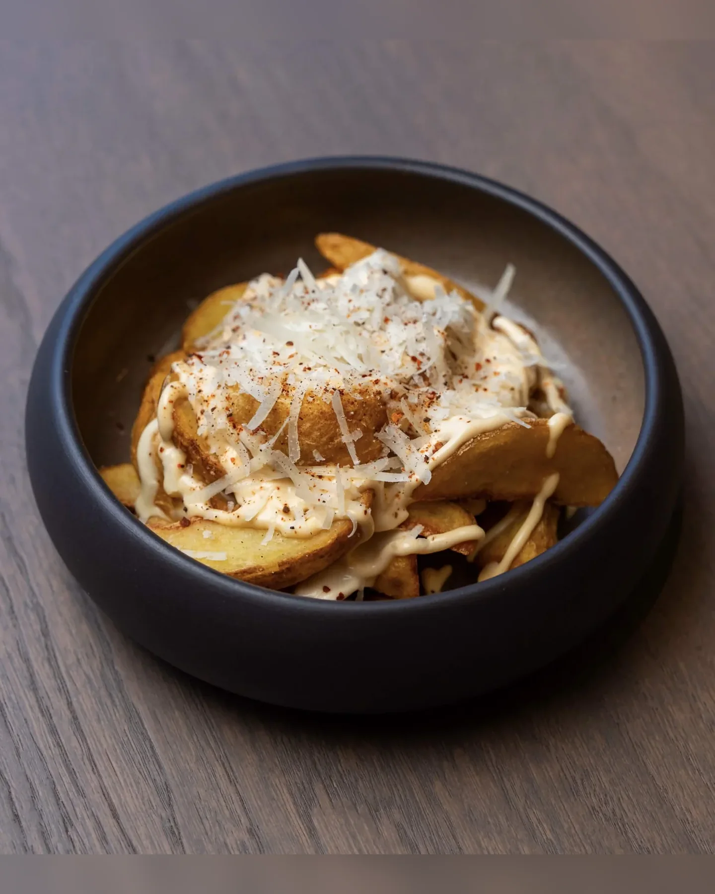 Potato Wedges with Cheddar Sauce