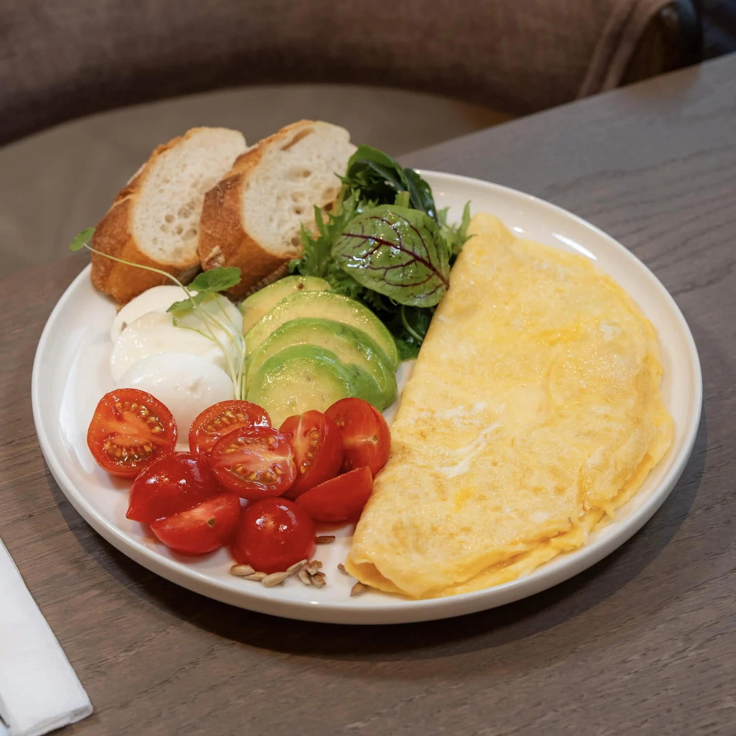 Omelette with Avocado and Mozzarella